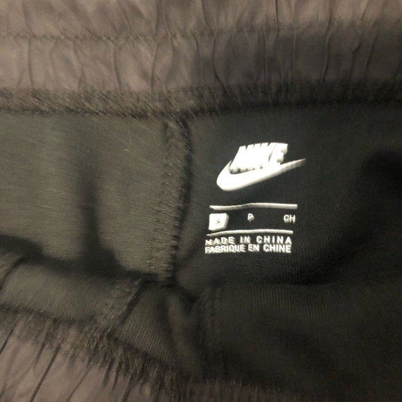 Nike tech fleece cropped sweatpants womens small - Picture 3 of 3